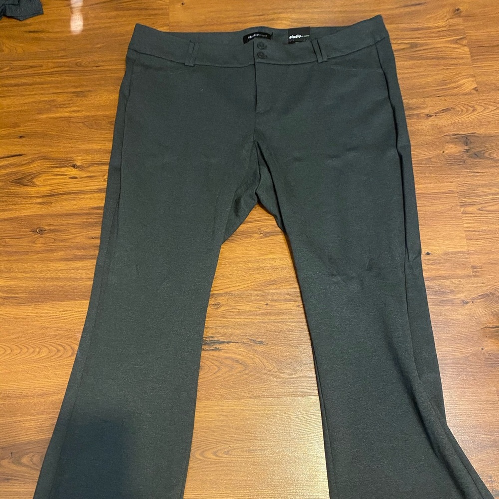 - Brand new XS (Extra Short) Torrid Premium ponte